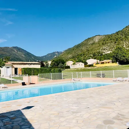 A Deux Pas Du Elegant Spacieux En Domaine Prive Avec Piscine Restaurant Et Boulangerie 木屋 卡斯特拉讷